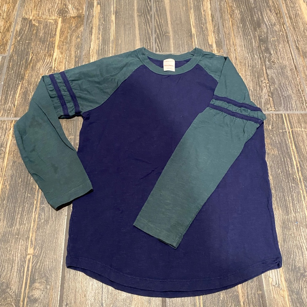 Hanna Andersson Navy and Green Long Sleeve Tee
